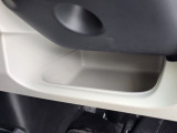 運転席周辺の収納も充実したドライバーズロアポケット。細かな使い勝手にも配慮されています。