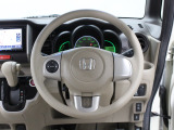 【運転席まわり】Honda独自の設計思想に基づき、自然に手を伸ばした先に操作したいものがあるようレイアウトを追求 !
