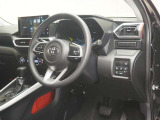 運転席の様子です。見通しの良いすっきりとした内装で、運転しやすい空間となっております!