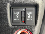 【両側パワースライドドア】両側がパワースライドドアになっており、運転席のスイッチやキーレスエントリーのボタンからでも開閉が可能です!狭い駐車場でのお子様の乗り降りに便利です!