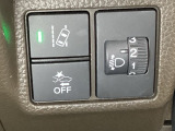 ハンドルの右側にはヘットライトリベライザーとHondaセンシング用のメインスイッチがついています。ヘッドライトリベライザーは道路状況や積荷の加重に応じてライトの高さを調節できます。