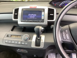運転席周辺のスマートなレイアウトが、操作のしやすさを実現。快適なドライブをサポートします。