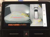 バックカメラの他に上から見下ろしたような画像が見れるアラウンド(全方位)モニター。前後左右を把握できる、すごい機能が装備されています!