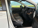 ゆったり・しっかり座れるシートに運転席は高さ調節可能なハイアジャスター付き!シート位置の前後と高さ・ハンドル上下調節で自分に合ったポジションを見つけることができます!!