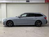 【拘りのFR】BMWが多く採用するFR車。ダイレクトでスポーティな加速感・シャープなハンドリングを実現。縦置きエンジンレイアウトにより、フラットで上質な乗り味です。