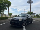 ミニ クーパーS ジョンクーパーワークスエアロ。車種ならではの走行性能と個性的なデザインを楽しめる一台です。