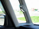 視界の広さもスペーシアの魅力。大きな窓で周囲を確認しやすく、運転も安心です。