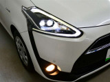 LEDヘッドライトです。デザイン性がよくとても明るいので、夜間の走行や悪天候でも安心です。しかも長寿命!