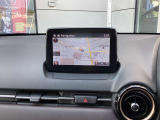 【マツダコネクト】  オーディオ操作、車両装備、ナビ案内など、統合的にモニターできる見やすいサイズのディスプレイです。