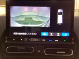 バックでの車庫入れも安心です!リアカメラが付いているバックモニター付のナビを装備しております。バンパーについているソナーや、操作線もついており距離感も画面から確認できます。
