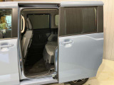 【両側オートスライドドア】子供を乗せたりするのにも隣のお車を気にせずストレスフリー★雨の日などはリモコンキーからドアの開閉ができとても便利♪