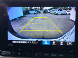 駐車時の安全確認をサポートするバックカメラも使用できます。