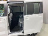 【両側オートスライドドア】子供を乗せたりするのにも隣のお車を気にせずストレスフリー★雨の日などはリモコンキーからドアの開閉ができとても便利な両側オートスライドドア★