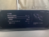 車線逸脱警報システムは、走行中にカメラで車線を検知して、自車が車線から逸脱する可能性があると判断した場合に、警報によりドライバーに通知します。