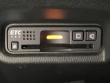 ハンドルの左下にETCがついています。高速道路の料金所の通過も楽々です。カードの取り出しもしやすい場所についています。