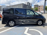 サイドから見ても素敵なデザインの軽自動車です!天井も高く室内空間も広く快適です☆