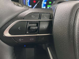 ステアリングスイッチ付き。前方から目を離すことなく操作することが可能です。