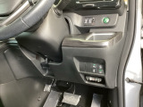 【eコンスイッチ】低燃費運転をサポートするECONモード。スイッチをONすると、エンジンやトランスミッション、A/Cなどを協調制御し、燃費の向上に貢献。エコドライブの効果を高めます。