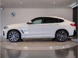 【拘りのFR】BMWが多く採用するFR車。ダイレクトでスポーティな加速感・シャープなハンドリングを実現。縦置きエンジンレイアウトにより、フラットで上質な乗り味です。