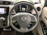 インテリアに合わせたデザインのステアリングは、運転される方のことも考え、運転しやすい形状、大きさです。是非一度、実際に触ってお確かめください。