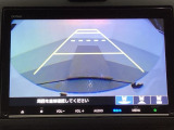 バックでの車庫入れも安心です! リアカメラが付いているバックモニター付のナビを装備しております。操作線もついており距離感も画面から確認できます。