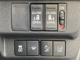 運転席右側に電動スライドドアのスイッチや衝突軽減ブレーキ【CMBS】のスイッチ等がついています。