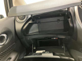 上下に収納があるので、常備しておきたい小物など分けて収納でき、車内をきれいに保てます!