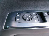 ドアミラーの鏡面の調節、格納は運転席からすべて操作できます!