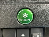 ECONスイッチ操作でエンジンやミッション、エアコンなどを総合的に制御、燃費をよくするようクルマが頑張ります。