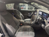 メルセデス・ベンツの定める厳しい基準をクリアしたお車のみをご案内させて頂きます。納車前整備はメーカー規定に基づき100項目以上にも及ぶ点検を熟練のメカニックによって行いご納車させて頂きます。