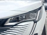 ●LEDヘッドライト:夜間走行時も良好な視界を確保し安心して運転できる高輝度LEDヘッドライトを装備!点灯速度が早く、消費電力も抑えられています。