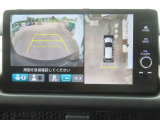 マルチビューカメラシステム搭載で車の周囲を映像で確認。同時にリアカメラで後方視界も確保できます。夜間や狭い駐車場で大変便利です。