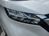 LEDヘッドランプ仕様。シャープな白光色のLEDランプを採用しました。夜の視界を明るくしてくれます。