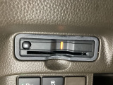 ハンドルの左下にETCがついています。高速道路の料金所の通過も楽々です。 カードの取り出しもしやすい場所についています。