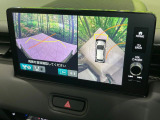 【マルチビューカメラシステム】専用のカメラにより、上から見下ろしたような視点で360度クルマの周囲を確認することができます☆死角部分も確認しやすく、狭い場所での切り返しや駐車もスムーズに行えます。