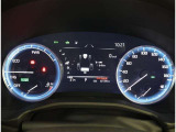 とっても見やすいメーターです。夜間時はラグジュアリーな気分にさせてくれる照明が魅力ですので、夜のドライブも楽しみになりますよ♪