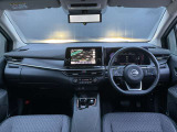 運転席周りになります。内装色はブラックです。