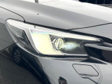 【LEDヘッドライト】悪天候や夜間走行時も良好な視界を確保し安心して運転できる高輝度LEDヘッドライトを装備!点灯速度が早く、消費電力も抑えられています。