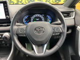 【純正革巻きステアリング】上質な革を使用することで、手にしっかり馴染みとても運転しやすいハンドルです♪