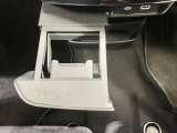 運転席から手の届きやすいドリンクホルダー★