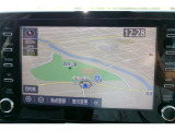 8インチディスプレイオーディオを装備。ナビキットを搭載していますので画面に地図を表示できます。フオプション追加でフルセグ視聴も可能です。