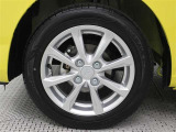 14インチアルミホイールを装着しています。タイヤサイズ155/65R14