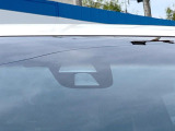 【シティブレーキアクティブシステム】低速走行中に前方の車両等を認識し、衝突しそうな時は警報とブレーキで衝突回避と被害軽減をアシスト。より安全にドライブをお楽しみいただけます。