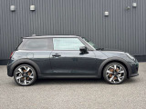 MINI正規ディーラーならではの品質の高い認定中古車を常時20台以上展示しております。