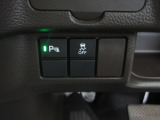 パーキングセンサーや横滑りを防ぐVSA等のスイッチ類は運転席の右側、手の届きやすい位置にあります。