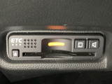 ハンドルの左下にETCがついています。高速道路の料金所の通過も楽々です。 カードの取り出しもしやすい場所についています。