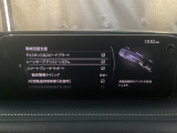 カメラが車線を認識してはみ出しそうになるとステアリングアシストが介入するレーン・キープ・アシストシステムを装備しております。お好みで作動・非作動の設定も可能です。