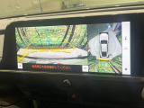 【パノラミックビューモニター】専用のカメラにより、上から見下ろしたような視点で360度クルマの周囲を確認することができます☆死角部分も確認しやすく、狭い場所での切り返しや駐車もスムーズに行えます。