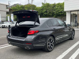 BMWを熟知したメカニックによる、360度の納車前点検。ドイツ本国と同様の教育・訓練を受けたメカニックが徹底的に点検、整備した後にお客様にお引渡しします。