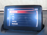 【マツダコネクト】ラジオ・テレビ/Bluetoothオーディオ、その他アプリケーションなどの機能で楽しむことができます。